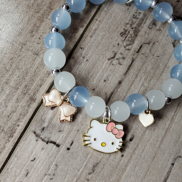 NWT Sanrio Hello Kitty Beaded Cartoon Bracelet Stretchy Blue Gray White - Picture 3 of 11